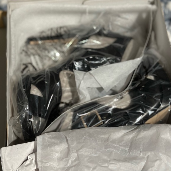 Michael Kors Kimber Sandal 9m - Picture 7 of 8